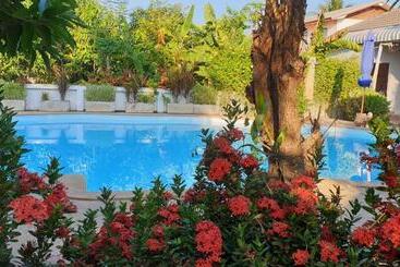 Bed and Breakfast Nuch S Apple Guest House