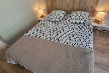 بنسيون Au Jardin De La Saudrune