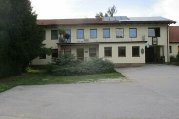 بنسيون Dorfwirtshaus Rauch