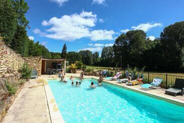 Pension (Hôtel basse catégorie) Gîte Et Chambres D Hôtes Les Terrasses De Gaumier