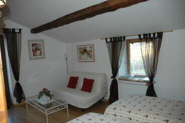 مبيت وإفطار Chambres D Hôtes La Hulotte 69