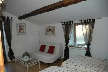 Aamiaismajoitus (B&B) Chambres D Hôtes La Hulotte 69