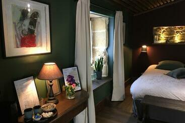 ベッドアンドブレックファースト Le Château De Lunel