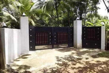 ベッドアンドブレックファースト Midland Hotel Rooms Kanampella