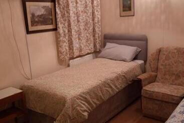 تختخواب و صبحانه Orlando S