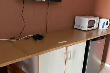 아파트호텔 Izinjiki Namacusi Guest Farm