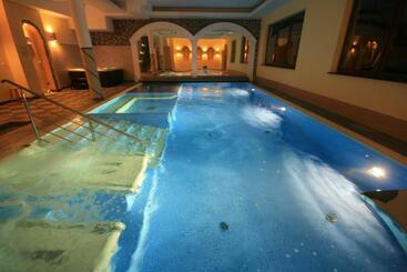 ホテル Dwór Ostoia