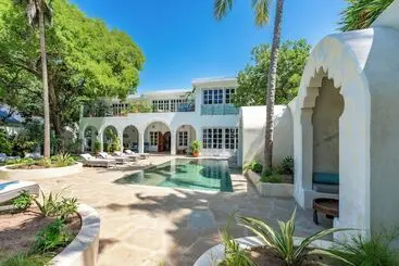 Hotel Nomad Beach Resort