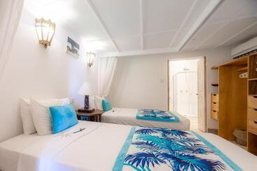 هتل Nomad Beach Resort