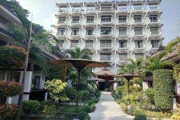 هتل Yadanarpon Dynasty