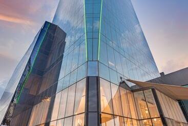 Hdb Financial District