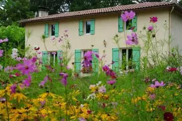 ベッドアンドブレックファースト Chambres D Hôtes La Téoulère