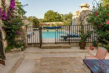 Bed and Breakfast Mas Des Carnassoles