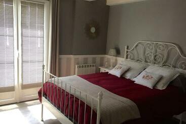 住宿加早餐  Tess Cottage