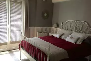 Aamiaismajoitus (B&B) Tess Cottage