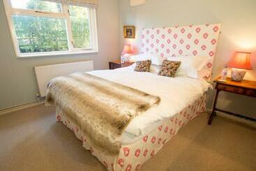 بنسيون Yew Tree Cottage