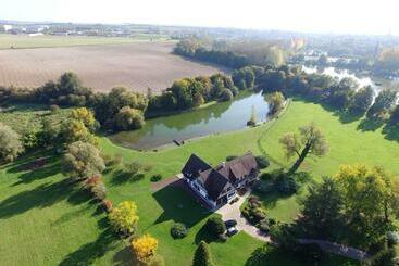 ベッドアンドブレックファースト Domaine D Aveluy