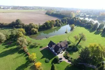 Bed and Breakfast Domaine D Aveluy
