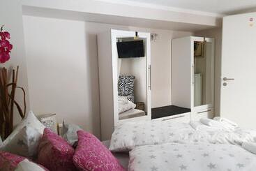 צימר Fremdenzimmer Petit Quartier