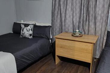 פנסיון Thokazi Haven Guest House & Backpacker