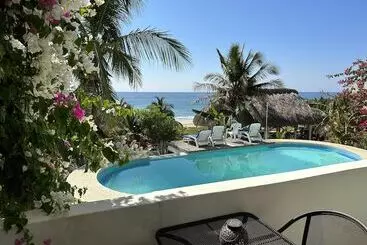 Aamiaismajoitus (B&B) Beachfront Paradise Boutique