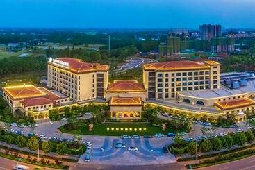 Hotel Lushang Zhichun Lake Hot Spring