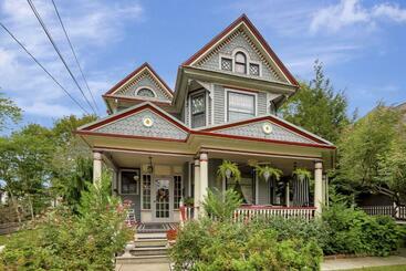 The Inn On Holly B&b