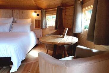 Отель Au Coin Du Bois