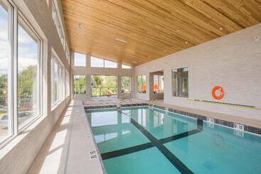 فندق Sandman Signature Kamloops