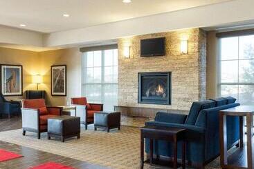 בית מלון כפרי Comfort Inn & Suites