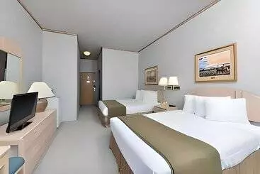 Otel Econo Lodge Inn & Suites