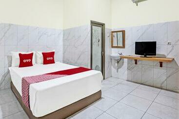 Otel Oyo 91884 Kost Kusuma Dewi