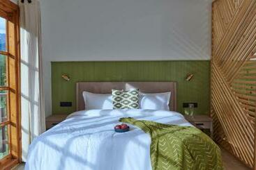 Hotel Naiden Luxury Apartments By Poshtel