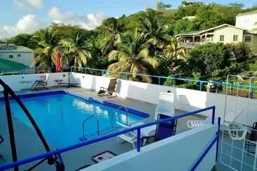 Blue Star Apartments And