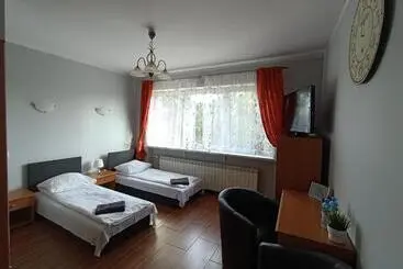 Retkeilymaja Pokoje Pod świerkiem
