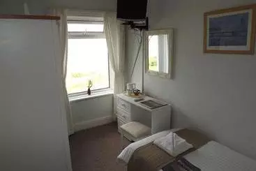 تختخواب و صبحانه Balmoral Guest House