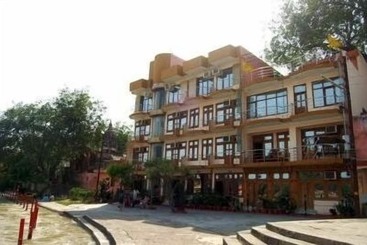 בית מלון כפרי New Aditya