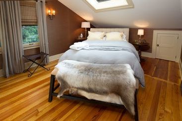 Bed and Breakfast Kara S Kottages @ W. Main St