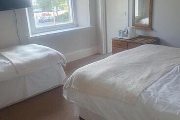 膳宿费 The Shrubbery