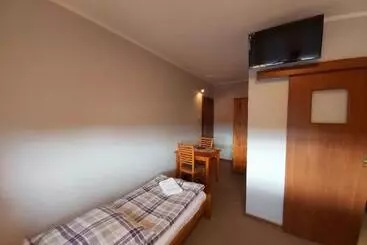 ペンション Dom Na Folwarku Pokoje I Apartamenty, Bezpłatny Zamykany Parking Na Terenie Posesji