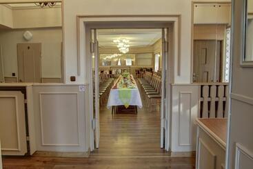 Пансион Karet Obiekt Hotelowy