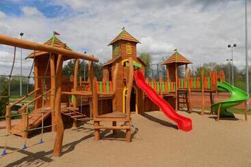 호텔 żubrówka Spa & Wellness