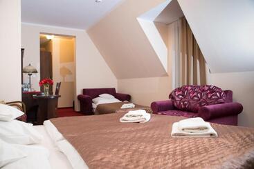 מלון דירות Zajazd U Beaty I Violetty