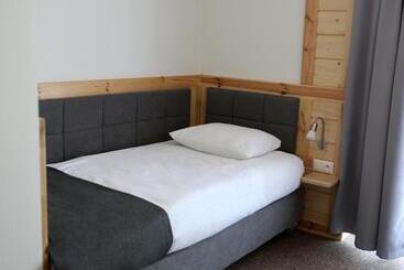 فندق صغير Zajazd Gołębiowski