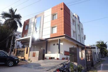 Hotel The Golden Palms