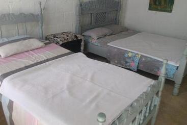 پانسیون Hostal Mayapo Beach