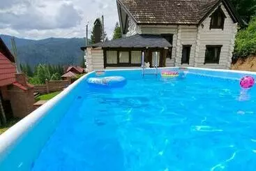 Majatalo Mountain White House гостинний двір