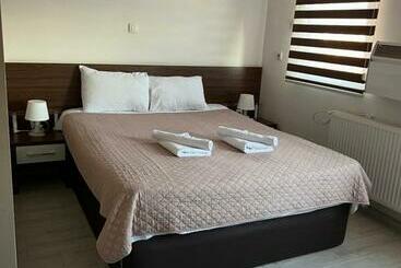 بنسيون Deni Apartments