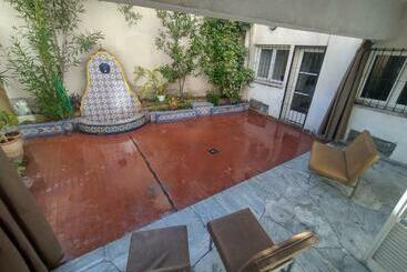 هاستل Casa De Papel