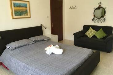 민박 Pembroke Suites